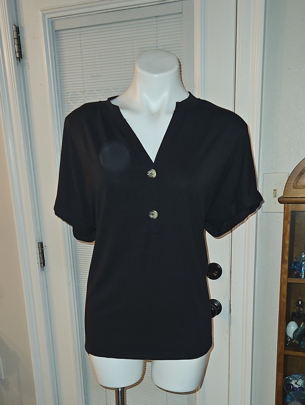 Source Unknown Black Short-Sleeve V-Neck Button Blouse